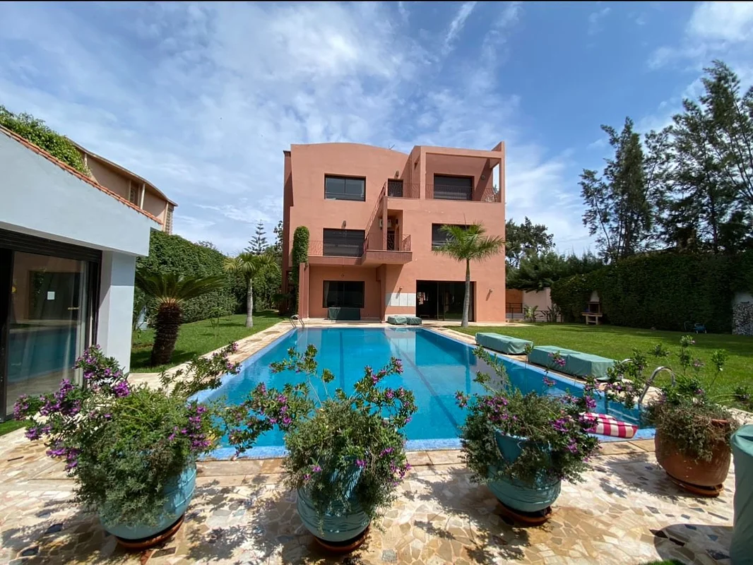 فيلا رائعة للبيع في وجدة