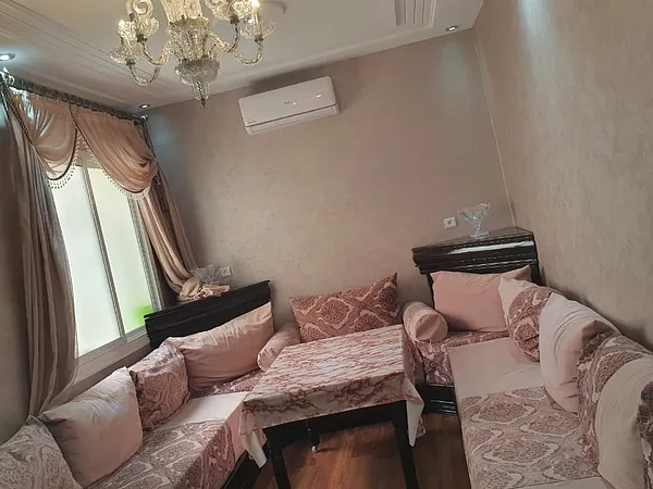 Appartement te huur in Hay Almatar met uitzicht op zee