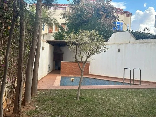 Ruime Villa met Tuin en Zwembad nabij Nador