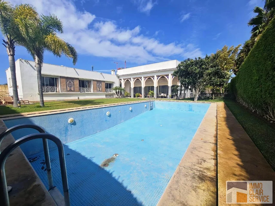 Prestigious Single-Story Villa with Pool in Souissi