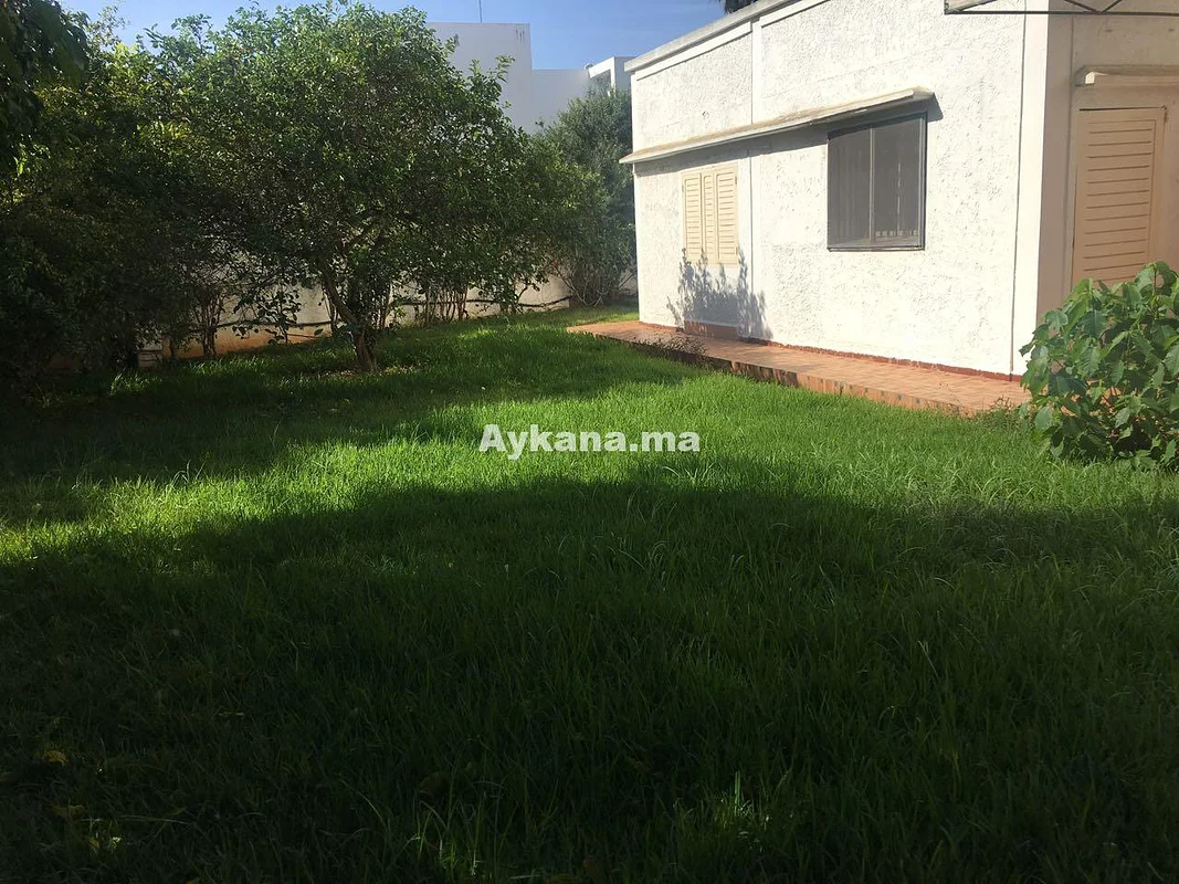 Te Koop Villa in Salé met Groot Tuin en Garage