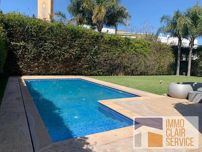 Moderne Villa met Tuin en Zwembad in Bouskoura