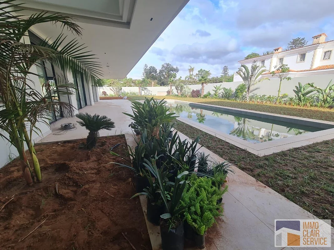 Luxe Villa met Zwembad in Rustige Wijk Rabat