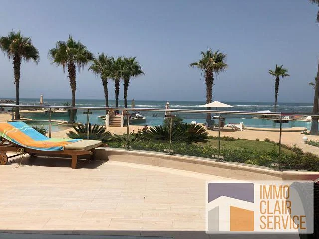 Prachtig Appartement met Zeezicht en Terrein