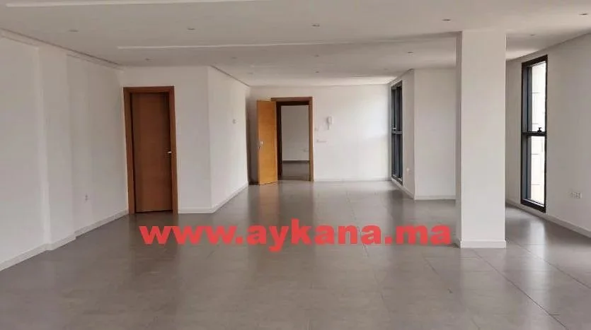 إيجار مكتب في عين عتيق