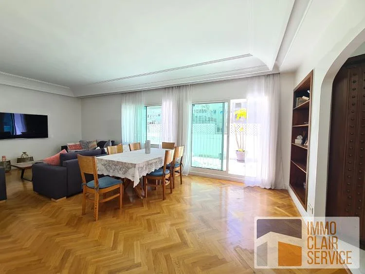 Mooi gemeubileerd duplex appartement in Casablanca