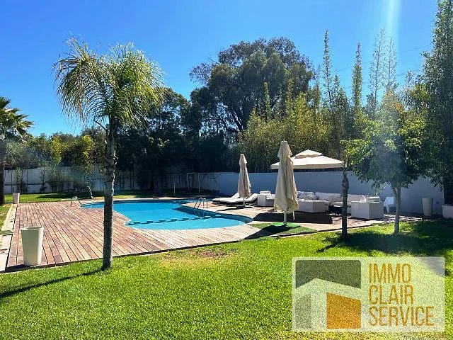 Villa met Luxe en Zwembad in Rabat