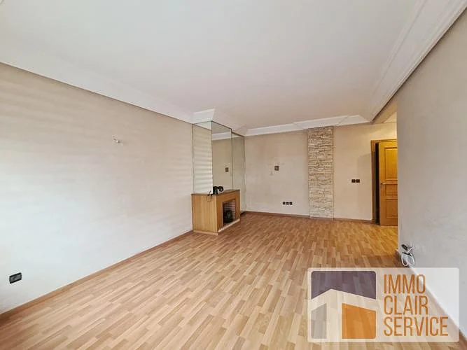 Sunny Apartment with Balcony in Racine, Casablanca