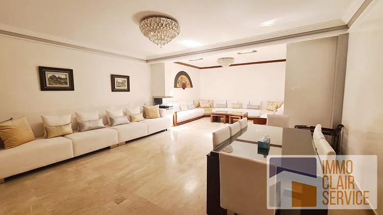 Gerenoveerd gemeubileerd duplex appartement in Casablanca