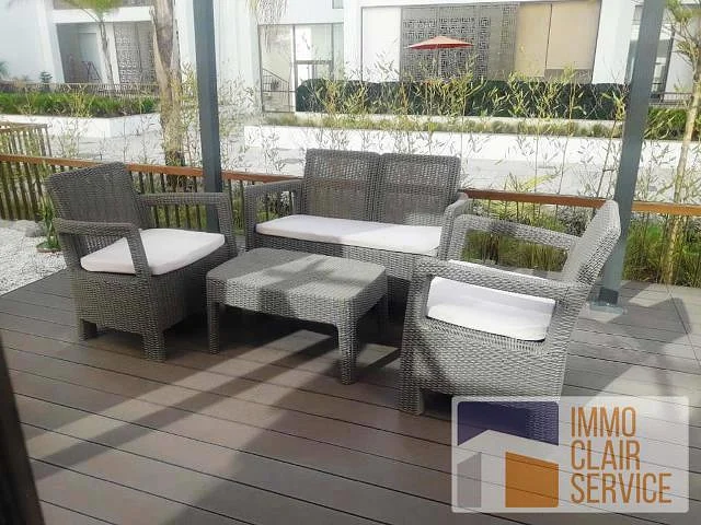 Nieuw gemeubileerd appartement met terras in Salé