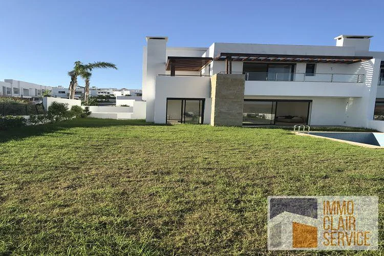 Nieuwbouw Villa dichtbij Golf en Strand