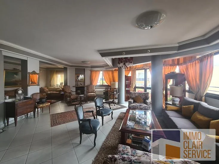 Duplex Appartement in het Hart van Racine, Casablanca