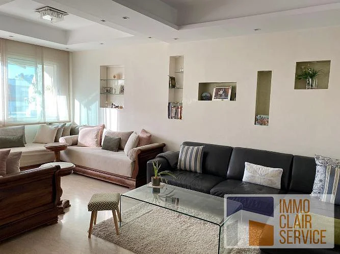 Appartement met Ruim Terras in Veiligheid Maarif