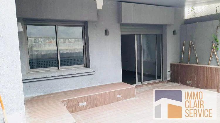 Ruim Appartement met Terras en Garage in Casablanca