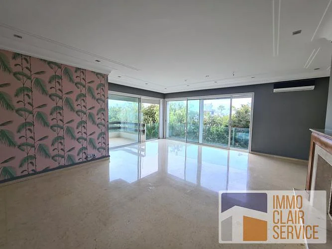 Luxe Appartement met Zeezicht in Ain Diab