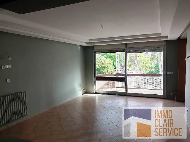 شقة فسيحة للإيجار في الرباط