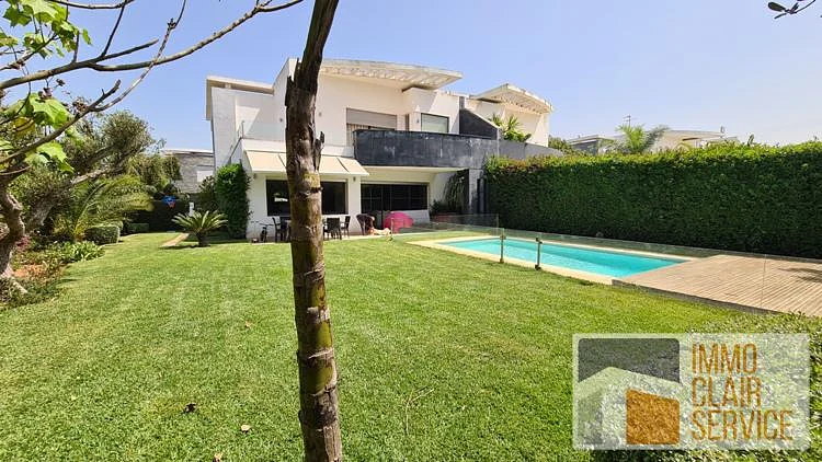 فيلا حديثة للإيجار مع حديقة ومسبح في بوسكورة