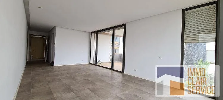 Appartement met Zeezicht en 2 Zwembaden in Casablanca