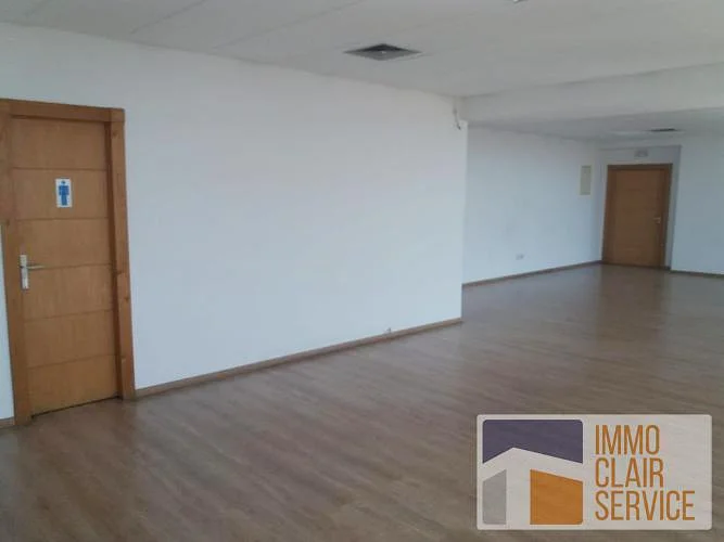 مكتب مشمس للإيجار في الدار البيضاء