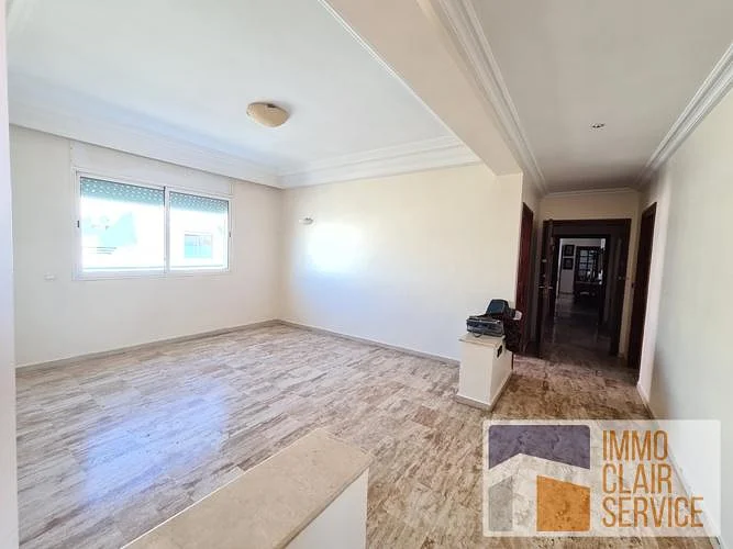 Zonnig Appartement met Terras in Casablanca