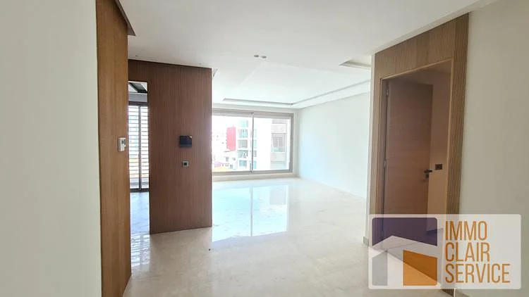 Luxe Appartement met Balkon in Casablanca