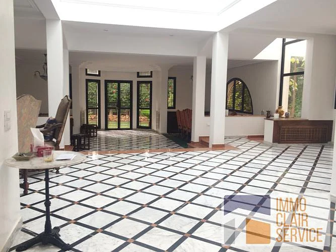 Moderne Villa met Tuin en Zwembad in Casablanca