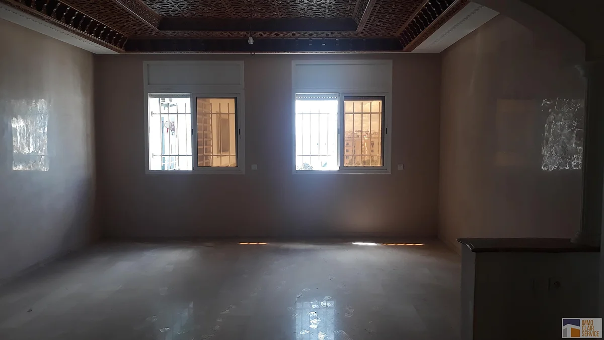 شقة مميزة للبيع بتامسنا مع شرفات