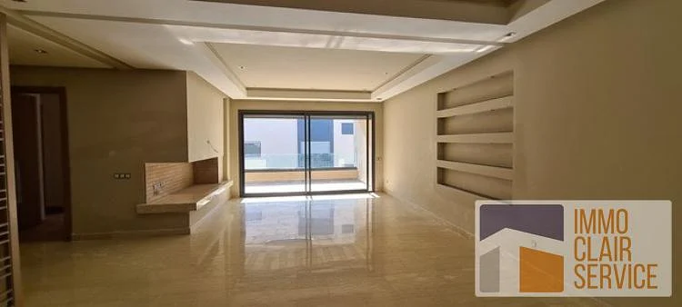 Luxe Appartement met Terras en Zwembad in Casablanca