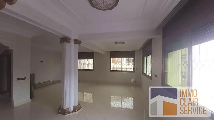 Licht en recent gerenoveerd duplex appartement in Casablanca