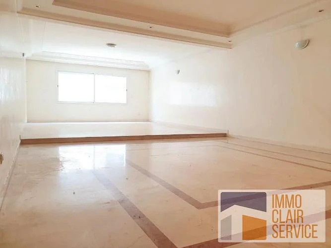 شقة للإيجار في حي راقية الدار البيضاء