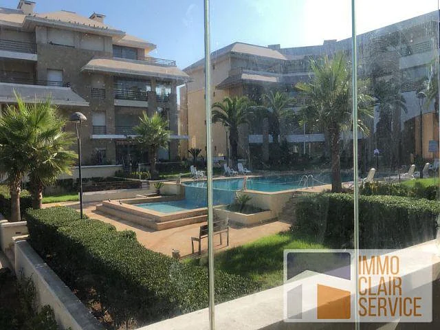 شقة جميلة في إقامة مغلقة مع مسبحين