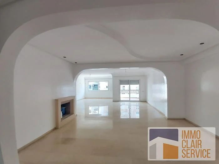 Gerenoveerd Appartement met Balkon in Racine