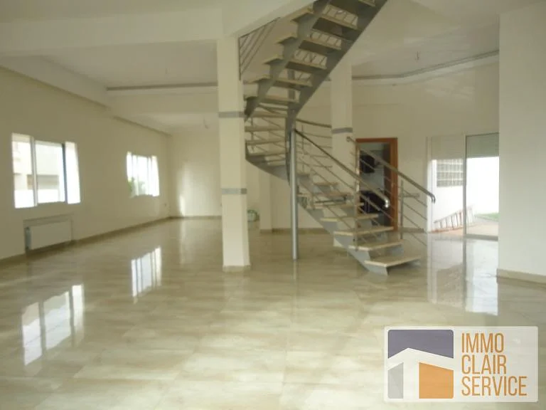 Moderne Villa met Tuin en Garage in Dar Bouazza