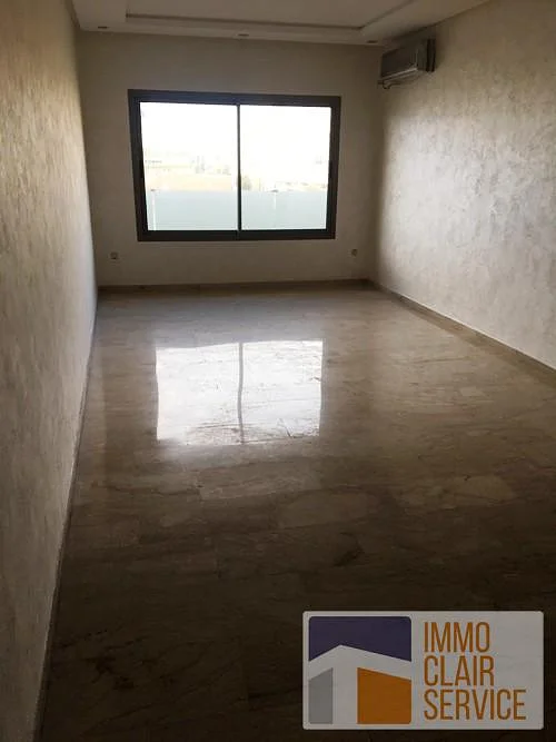 Licht appartement in 2 Mars met balkon