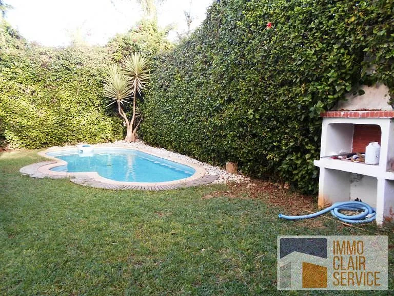 Te Huur: Luxe Villa met Zeezicht in Ain Diab