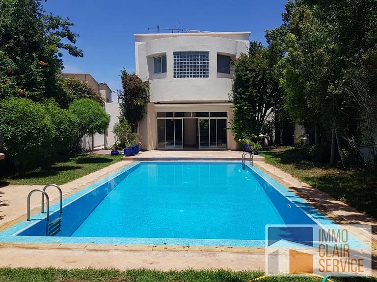 Zonnige Villa met Tuin en Zwembad in Casablanca