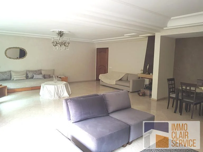 Ruim Appartement met Terras in Casablanca