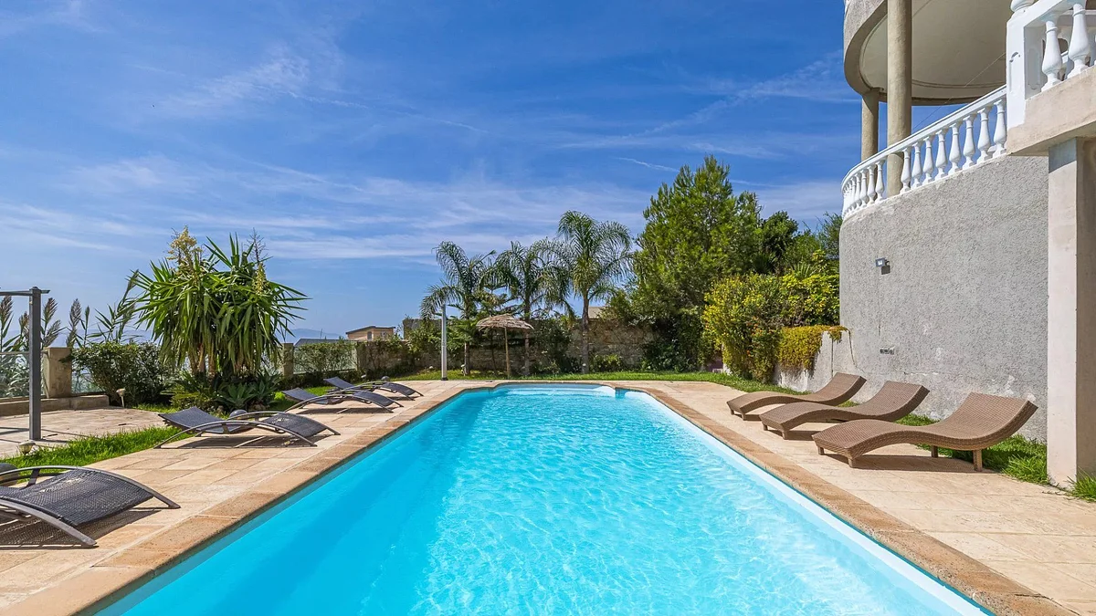 فيلا البحر الأبيض