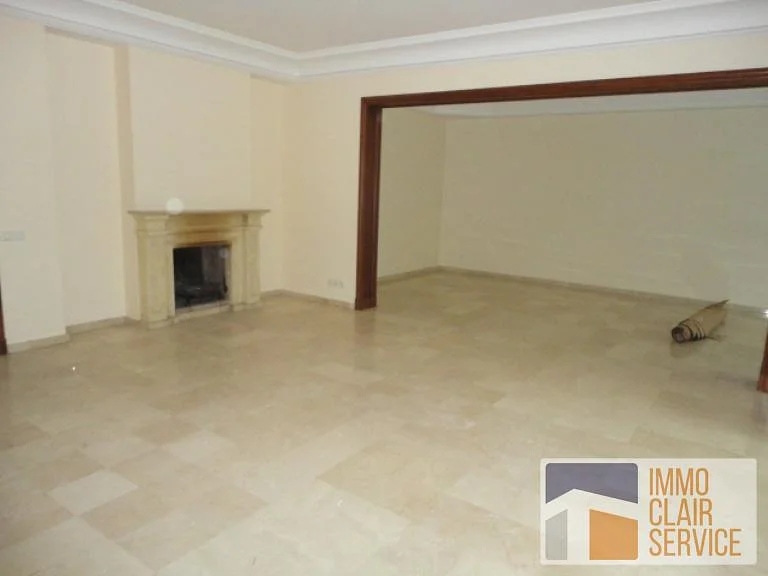 Zonovergoten Villa in Beveiligde Residentie Casablanca